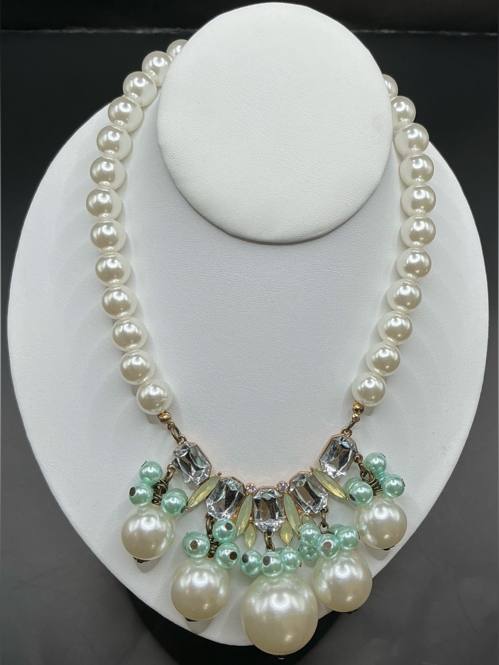 PLUNDER IVORY AND MINT FAUX PEARL STRAND NECKLACE CRYSTAL ACCENTS LARGE PEARLS